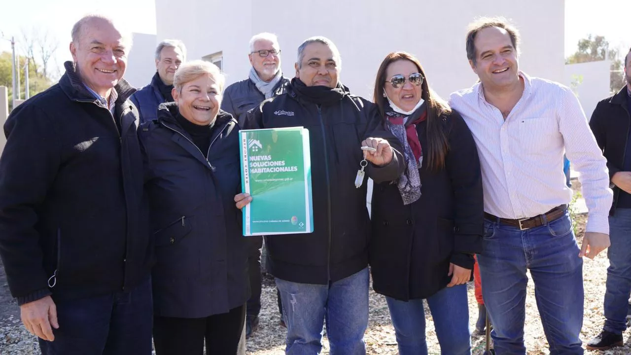 entrega_viviendas_santa_fe-_canada_de_gomez_1