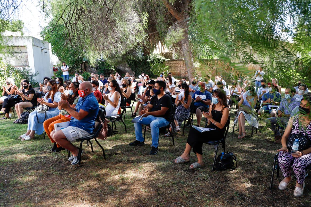 Entrega de créditos lotes con servicios y vivienda en Bahia Blanca