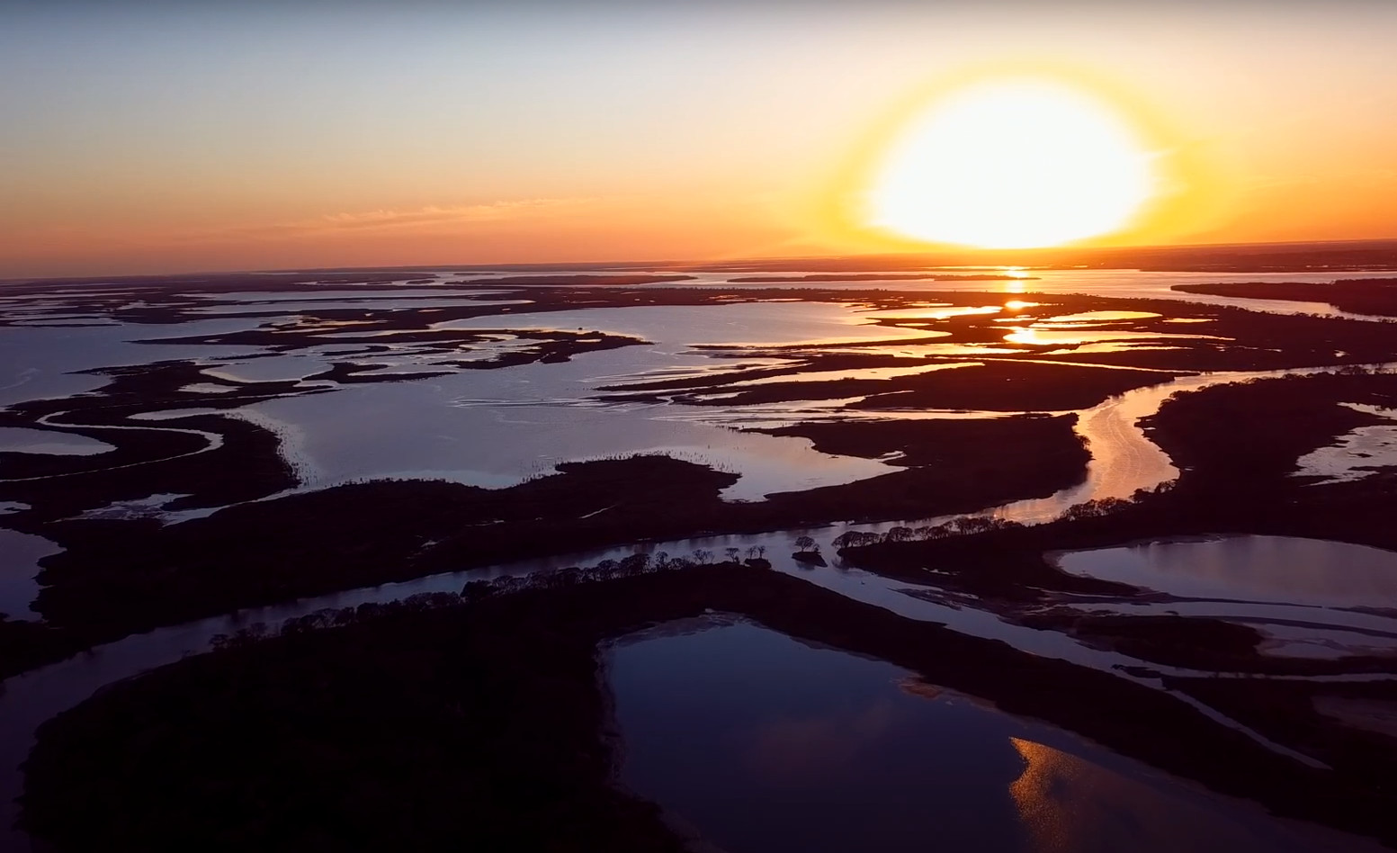 Amanecer en el Río Paraná, Argentina