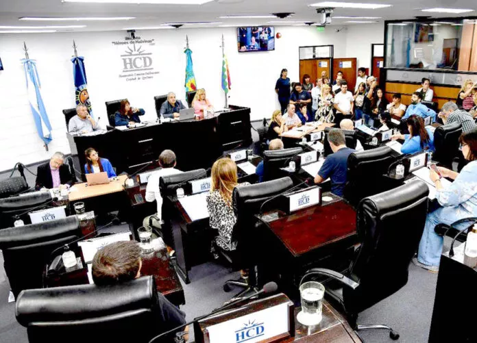 Concejo-Deliberante-Quilmes-sesion-696x501