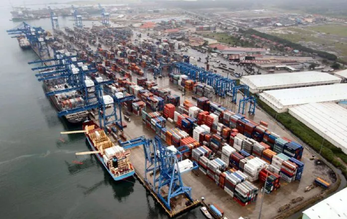 Comercio-entre-Argentina-y-Brasil-cae-un-95-interanual-en-abril-segun-informe-de-la-Camara-Argentina-de-Comercio-y-Servicios-696x440