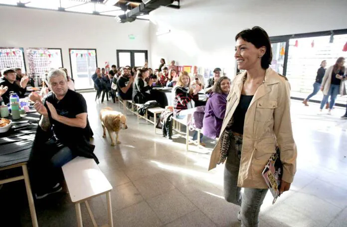 Mayra-docentes-municipales-696x456