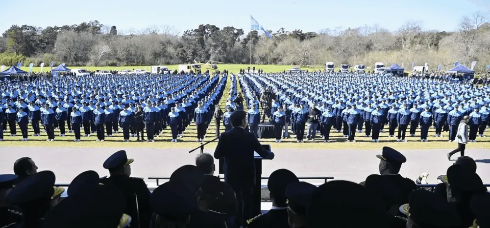 cadetes-policia-berazategui-1-1536x717